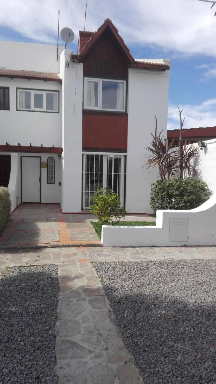 Tehuelches Familiar Villa Puerto Madryn Exterior photo